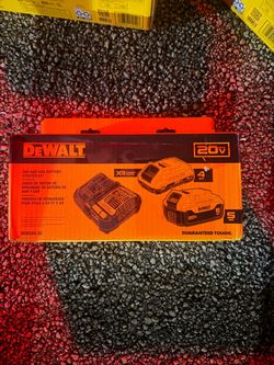 DEWALT 20V Max 4Ah & 5Ah Battery Starter Kit