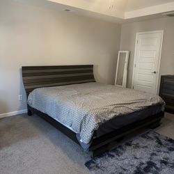 5pc like new Bedroom Set
