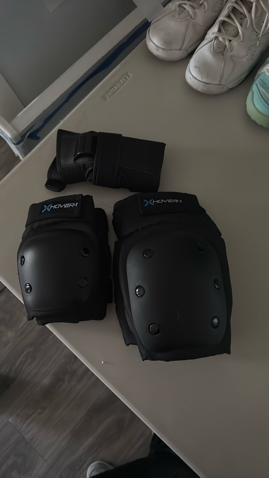 Hover-1 protective gear set