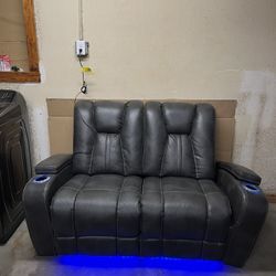 800$ Recliner Couch 