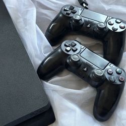Playstation PS4 Slim Set