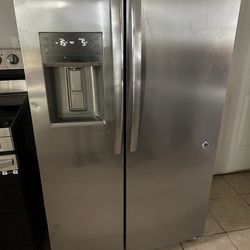 $50 Full Size Frig , Fix Or Use For Parts 