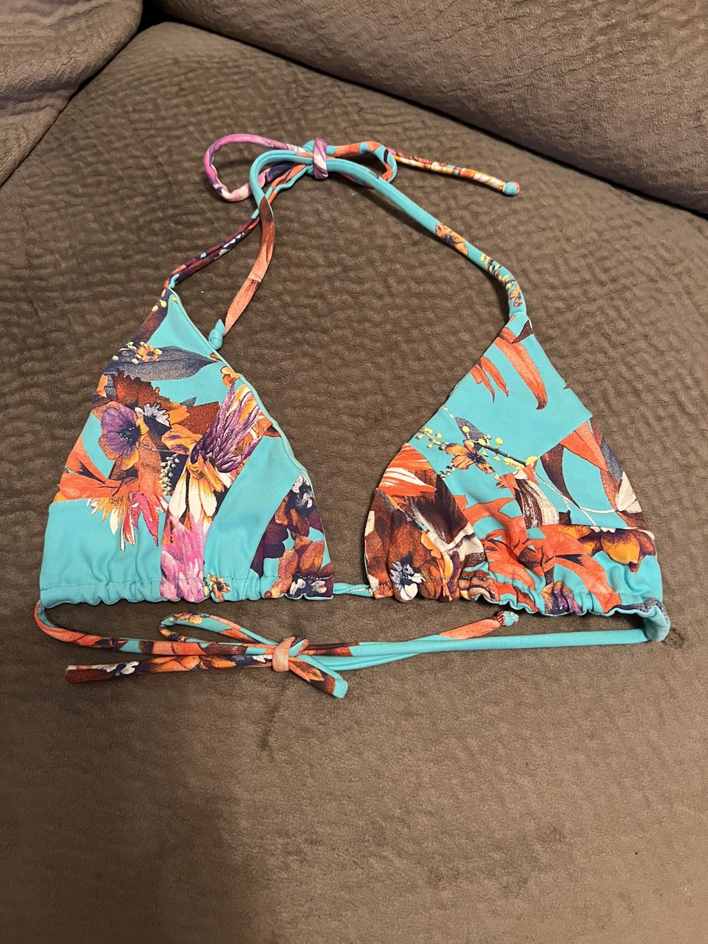 San Lorenzo Bikini Top - Size M - PICKUP IN AIEA - I DON’T DELIVER 