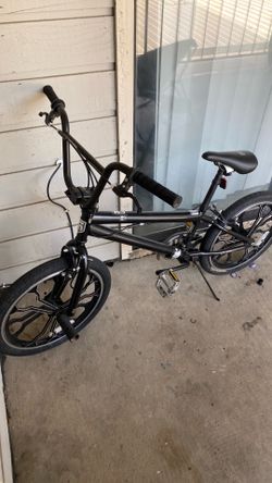 Mongoose bike with air pump