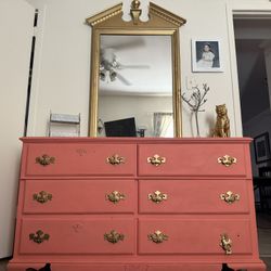 Dressers/Mirror/Ottoman