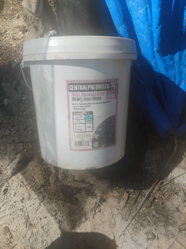 Centralpneumatic 70 Grit Blast Media