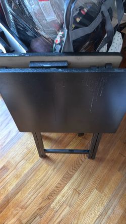 Folding dinning tables