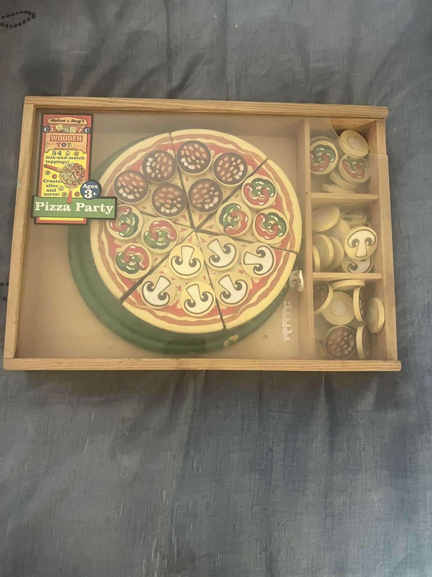 Melissa & Doug Classic Wooden Pizza Party Play Set – 54 Mix-and-Match Toppings