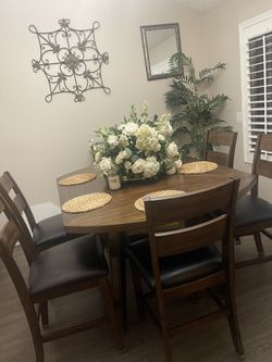 Dining Room Table 6 Chairs