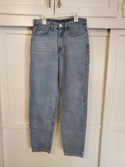 PrettyLittleThing Mom Jeans Light Wash Women's US 6