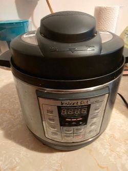 Moving out sale. Instant Pot Lux 6-in-1 Electric Pressure Cooker, Sterilizer Slow Cooker, Rice Cooker, Steamer, Saute, and Warmer, 6 Quart, 12 One-Tou