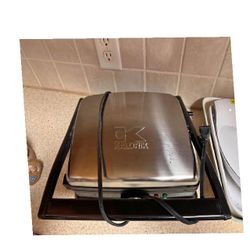 dark room Speed Toast Sandwich Maker Quick Bites, Big Flavors
