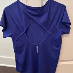 NWOT - Under Armour Women's shirt w/ open back, Size Medium **best offer, not free**