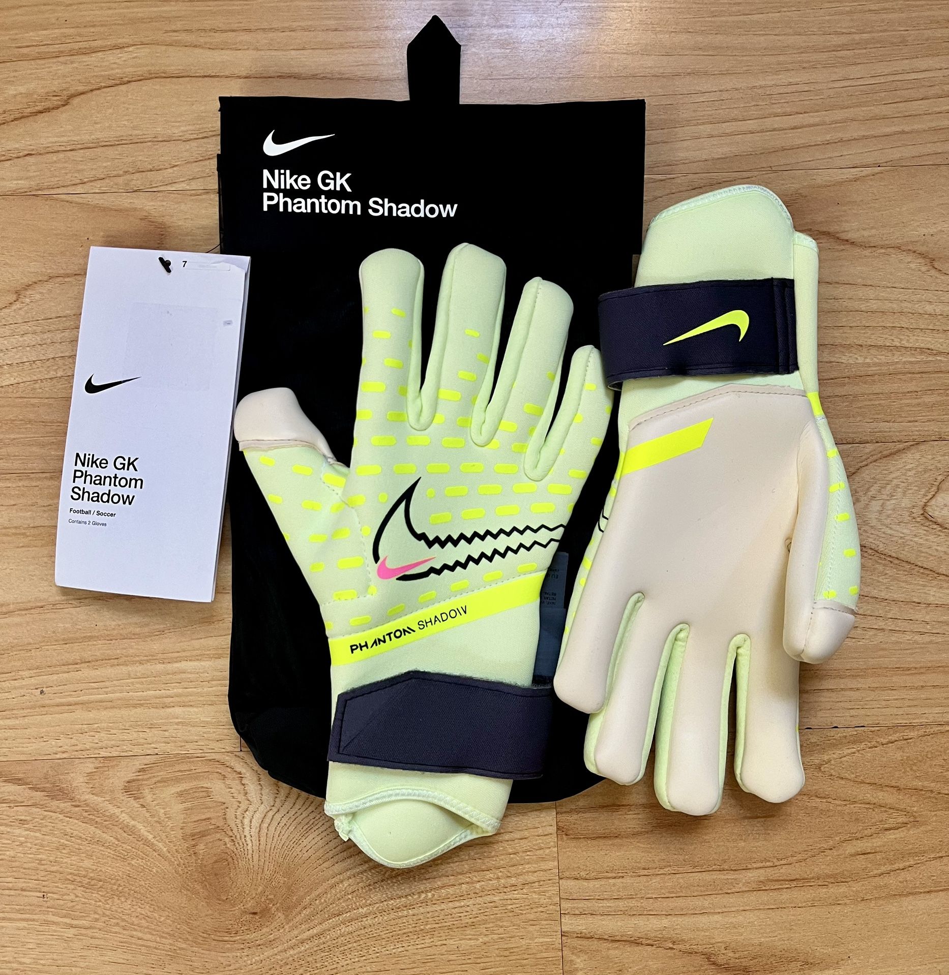 🔥🔥Nike Phantom Shadow Goalkeeper Gloves Size Adult