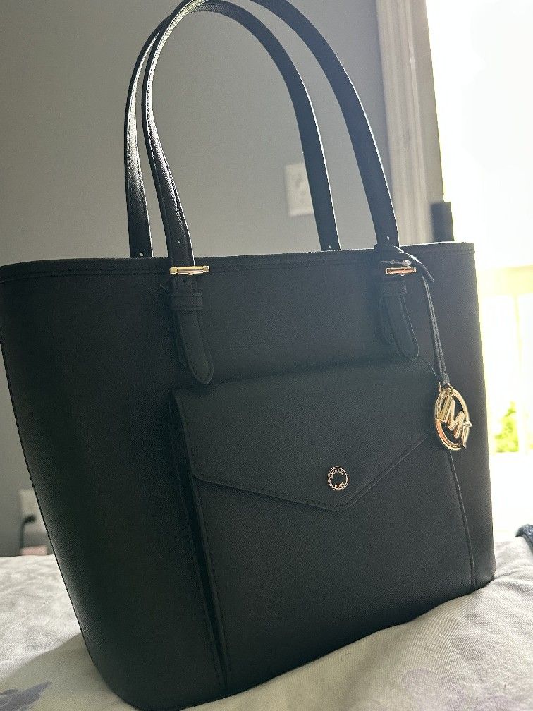 Michael Kors Purse(Make An Offer)