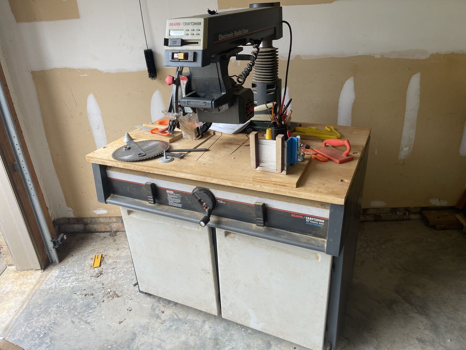 Craftsman 10” Radial Arm Saw With Cabinet Mount - Radial Armsaw Table Saw
