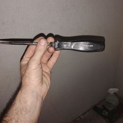 Snap on screw driver
