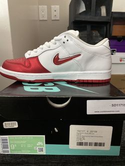 Supreme Dunk size 9.5 PADS