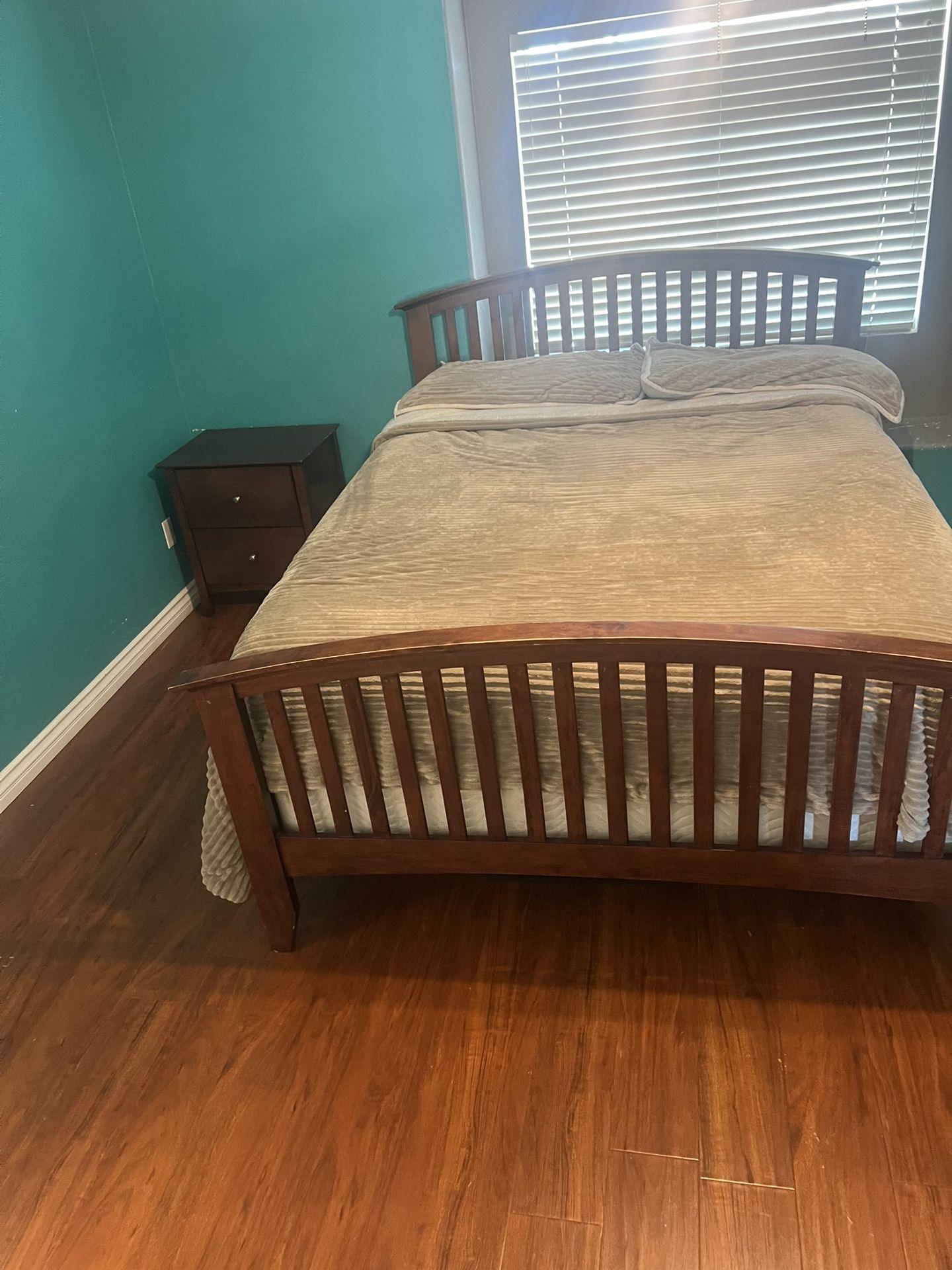 Queen Size Bedroom Set