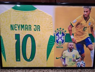 RAPHINHA OF THE BARCELONA SOCCER TEAM. BRANDED,AUTHENTIC FRAMED JERSEY.