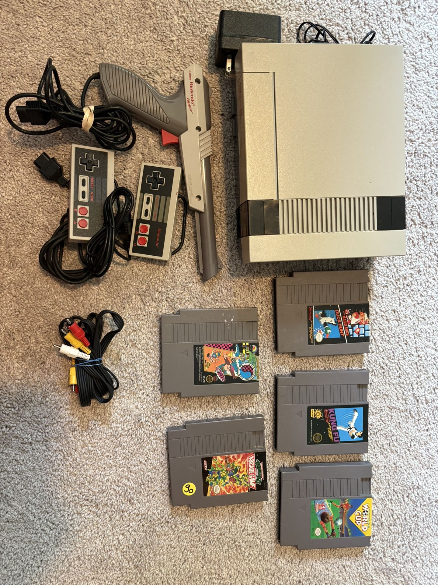 Nintendo NES + 5 Games (hablo Espanol)