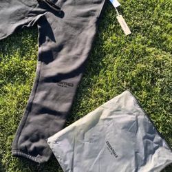 Essential Cuffed Sweats 