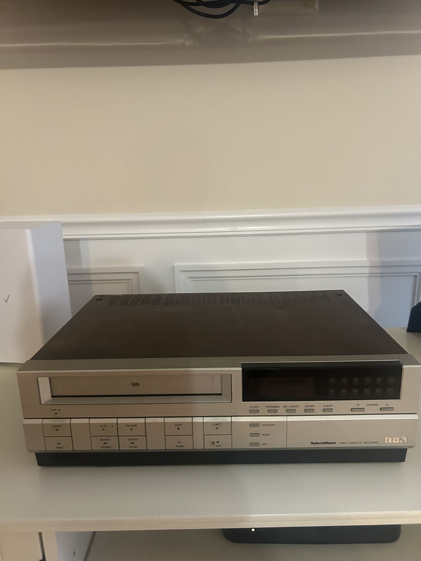 RCA VCR PLAYER/RECORDER MOD# VKT-300
