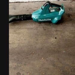 Makita 36V 18x 2 Leafs Blower In Excellent Condition Charger Included No Batteries 