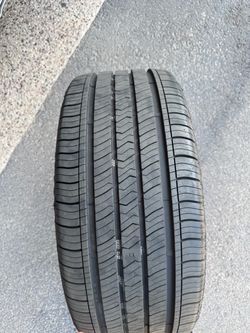 Cooper Adventurer All Season Tire - 235/40R19
