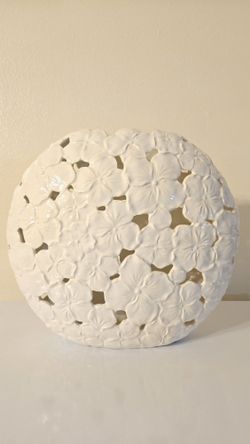 Ceramic vase, florero.  Location near W Lake Mead and Rainbow 89108. 