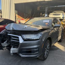 Parting Out! 2017 Audi Q7 For Parts!