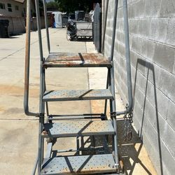 Rolling Ladder 4 Step