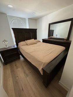 4 piece Bedroom Set