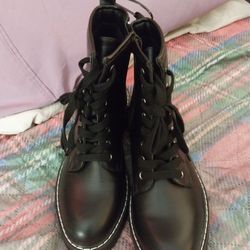 Lady's Madden Girl Boots Size 9m 15 Dollars 