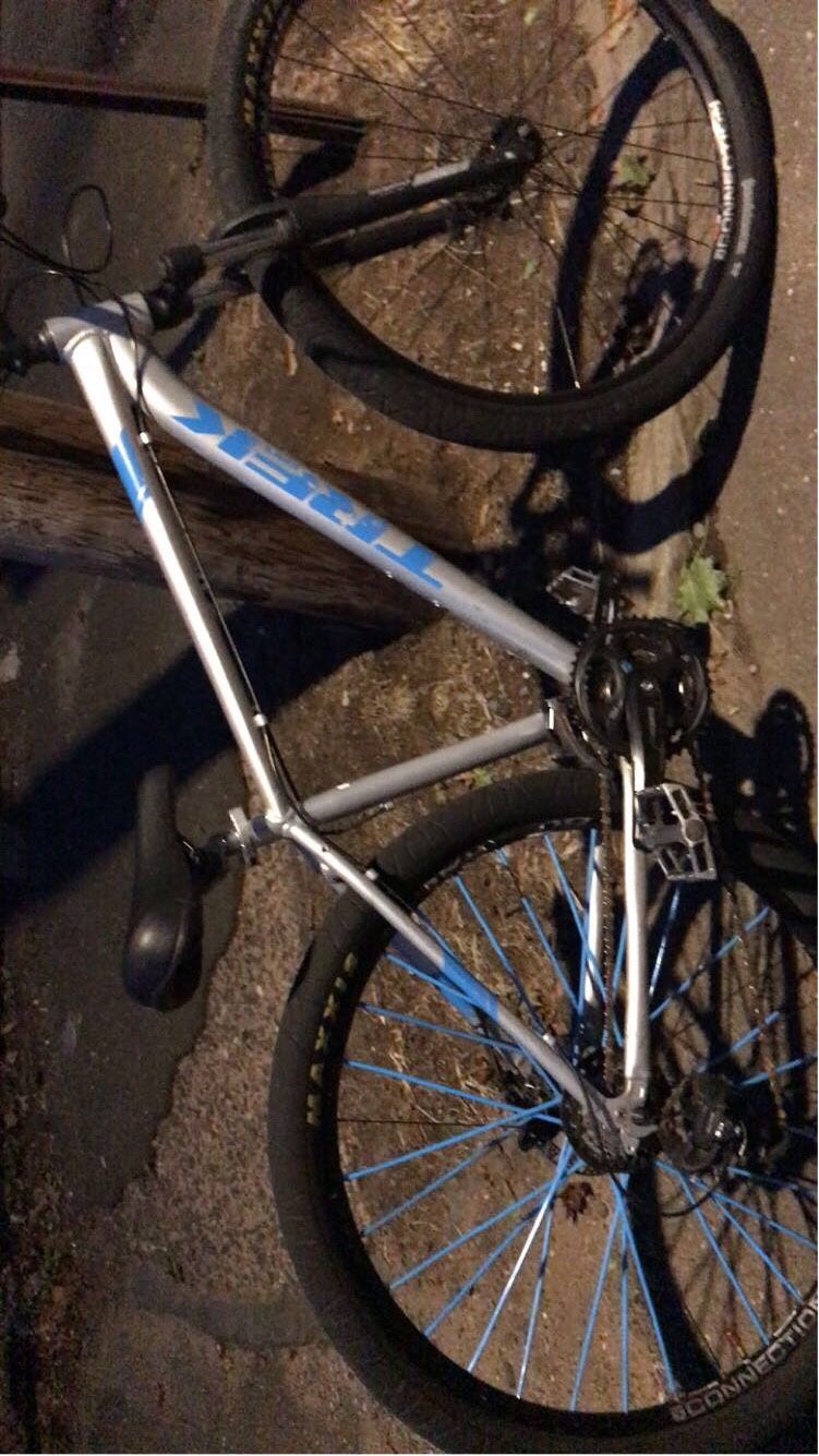 29 Inch Trek Mountain Bike 