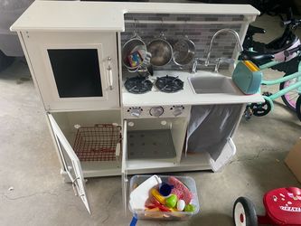 Play Kitchen + Accessories