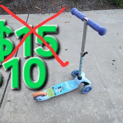 Kid's Lightup Bluey Scooter * GREAT CONDTION 9/10 Adjustable handle bars