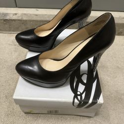 Nine West Marnia Black Leather size 6.  6$ cash