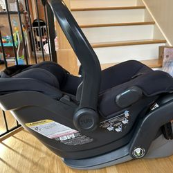 UppaBaby Car Seat - 1 yr old, like new 