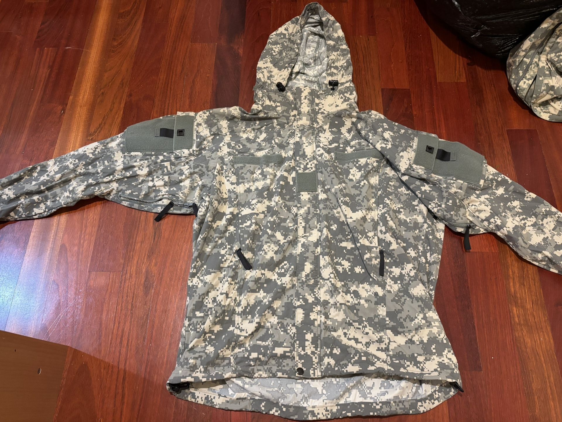 Military Surplus Cold Weather Soft Shell Parka, Large, Excellent