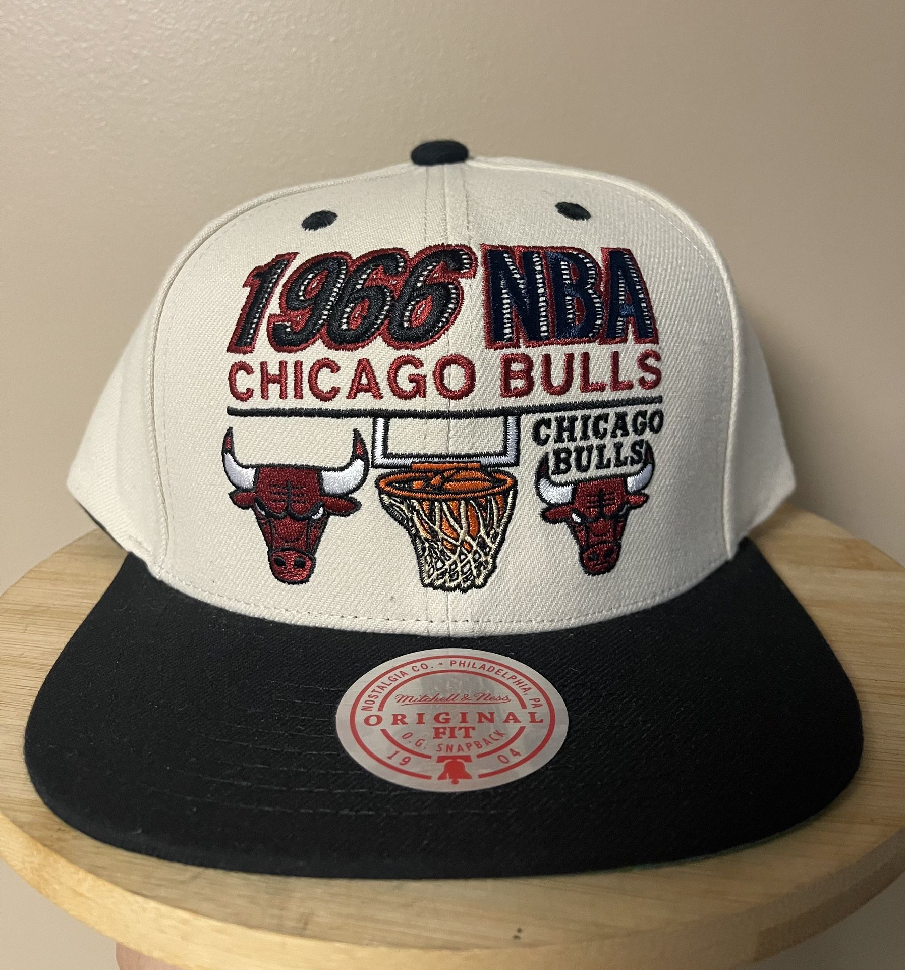 Men’s Mitchell & Ness Chicago Bulls Cream SnapBack Adjustable Hat 1966 NBA Throwback