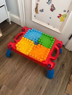 Mega Bloks Build 'n Learn Table with Blocks