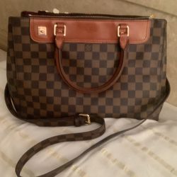Nice Purse Excellent For Any Occasion