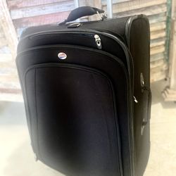 Reduced New American TOURISTER LUGGAGE, Large soft-sided Black Twill Hvy Duty Fabric, Pull Up Handle & Rear Wheels For Carrying 