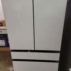 Samsung BESPOKE 29 cu ft 4 Door French Door Smart Refrigerator with Beverage Center White Glass Model RF29BB860012AA