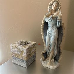 Beautiful Vintage Winter Porcelain Figurine 