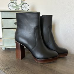 Woman’s Boots $25
