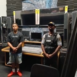 STUDIOS EQUIPMENT 🎶 🎙 MIXER C-24 AND DESK 