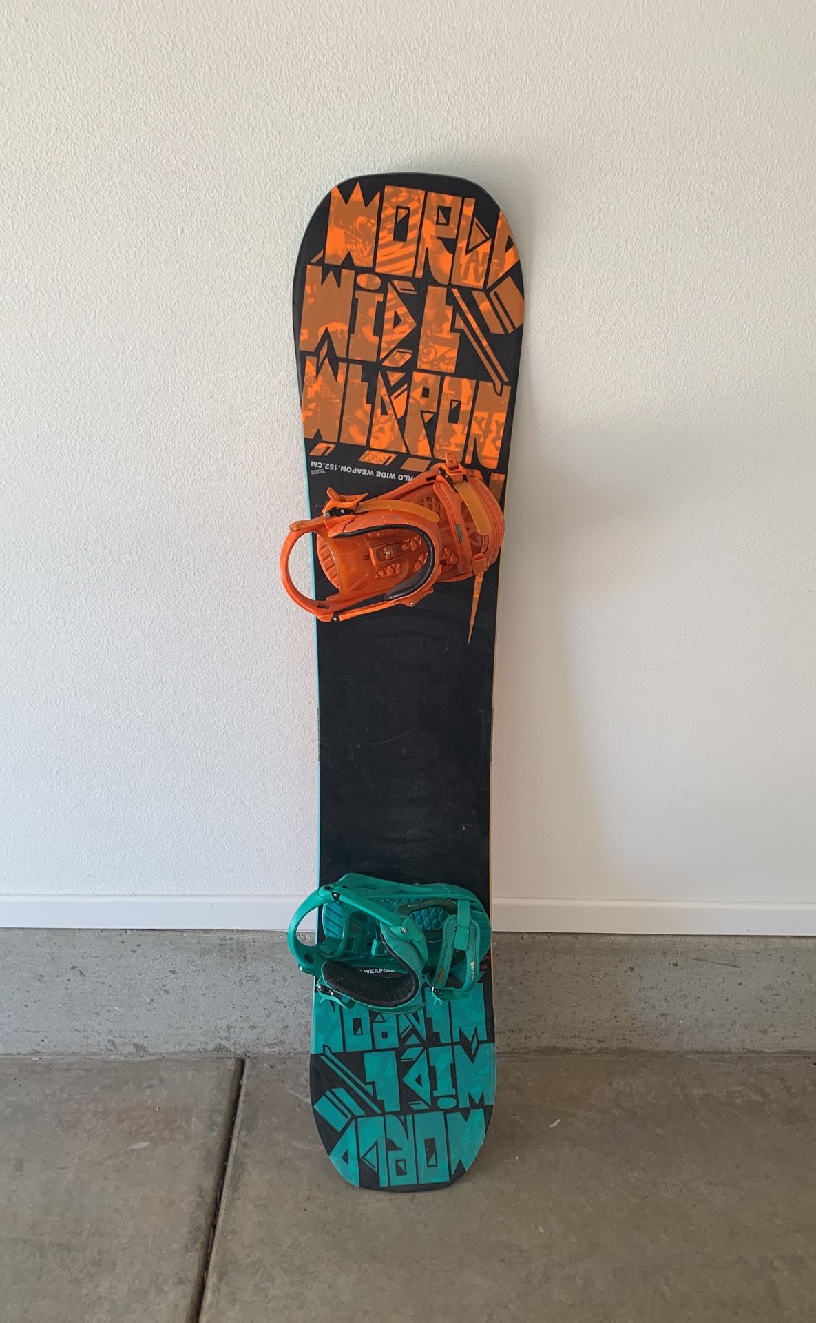 K2 World Wide Weapon Snowboard complete with matching Hurrithane