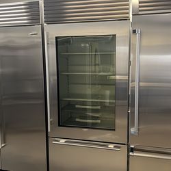 SUB ZERO 36”WIDE BUILT IN GLASS VIEW BOTTOM FREEZER REFRIGERATOR